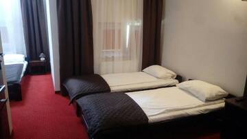 Фото номера Четырехместный номер &quot;Комфорт&quot; Гостевой дом Restauracja Hotel Graal г. Targowisko 2