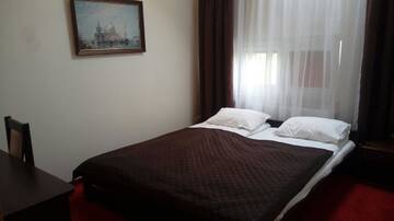 Фото номера Четырехместный номер &quot;Комфорт&quot; Гостевой дом Restauracja Hotel Graal г. Targowisko 3